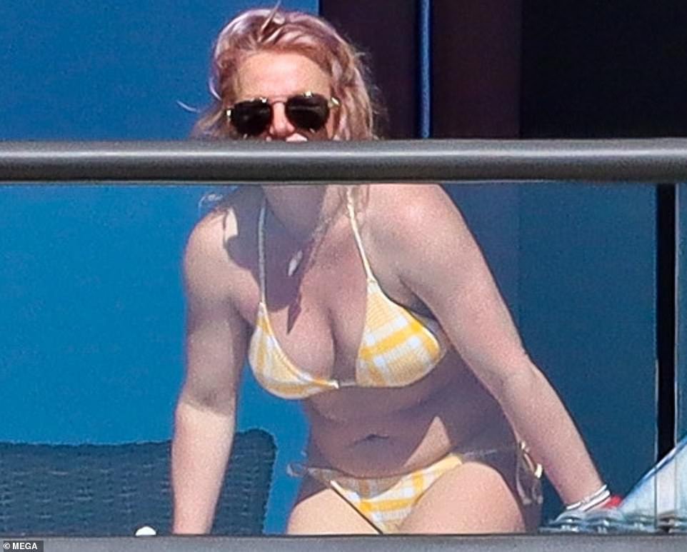 CELEB BIKINIS #hCZz55KG