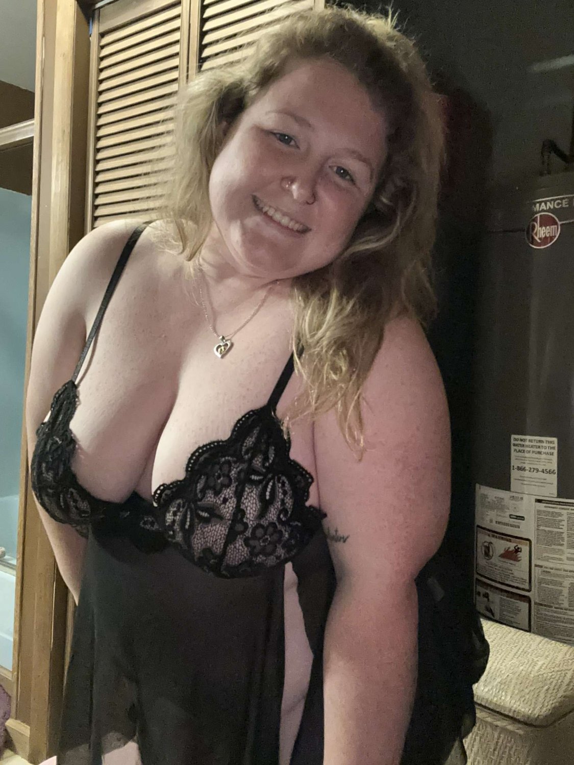 Submitted busty fatty blonde #n7WFZeXA