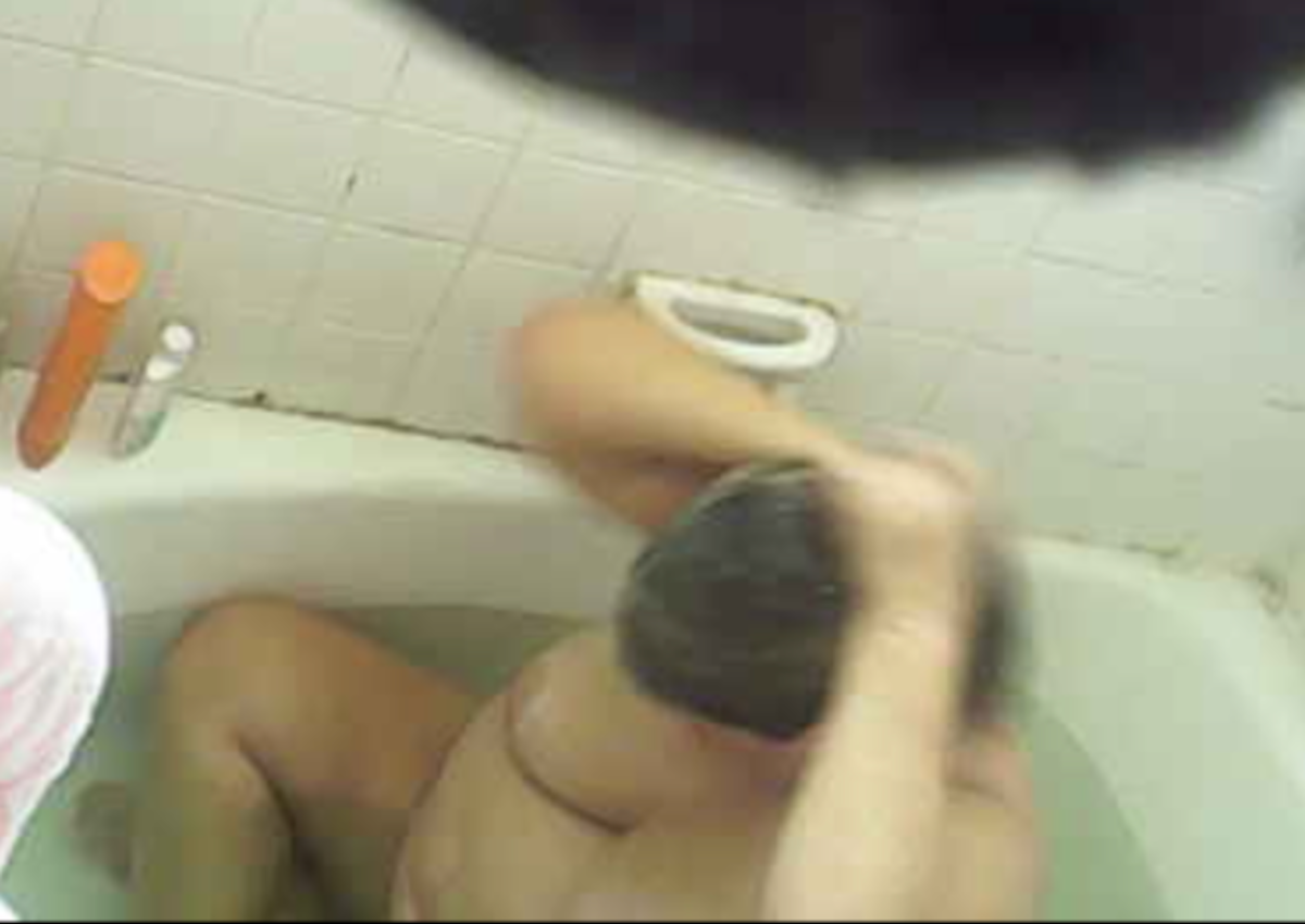 BBW Slut Regina in the Bath #xBfBfKS6