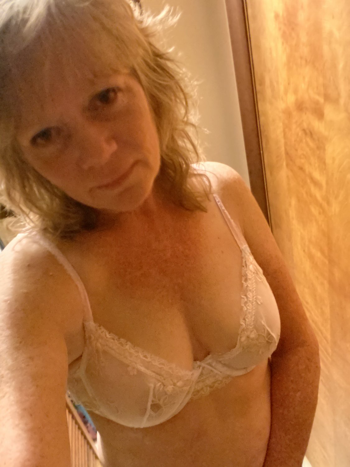 Conservative wife sends sexy photos to her son #oACR9Tei