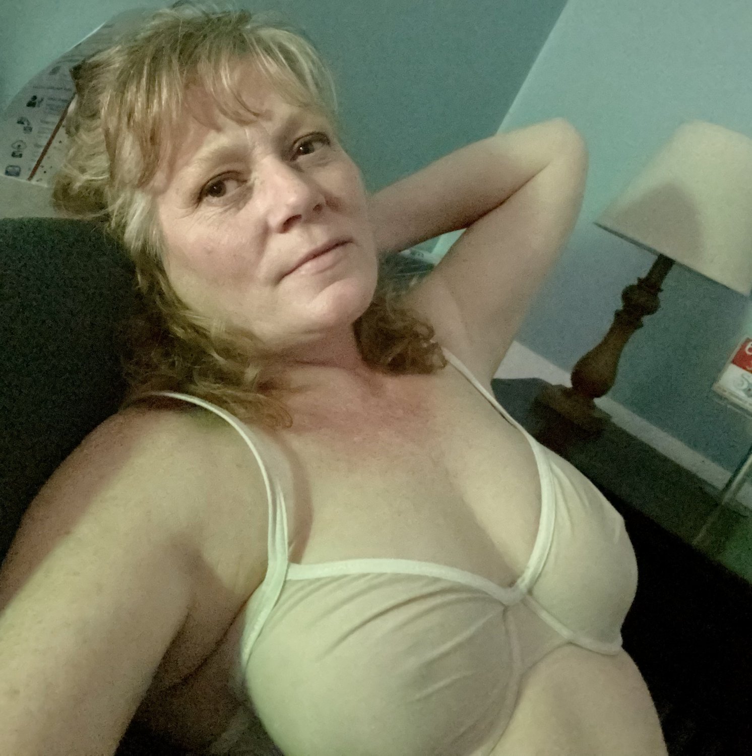 Conservative wife sends sexy photos to her son #RnXj2PUt