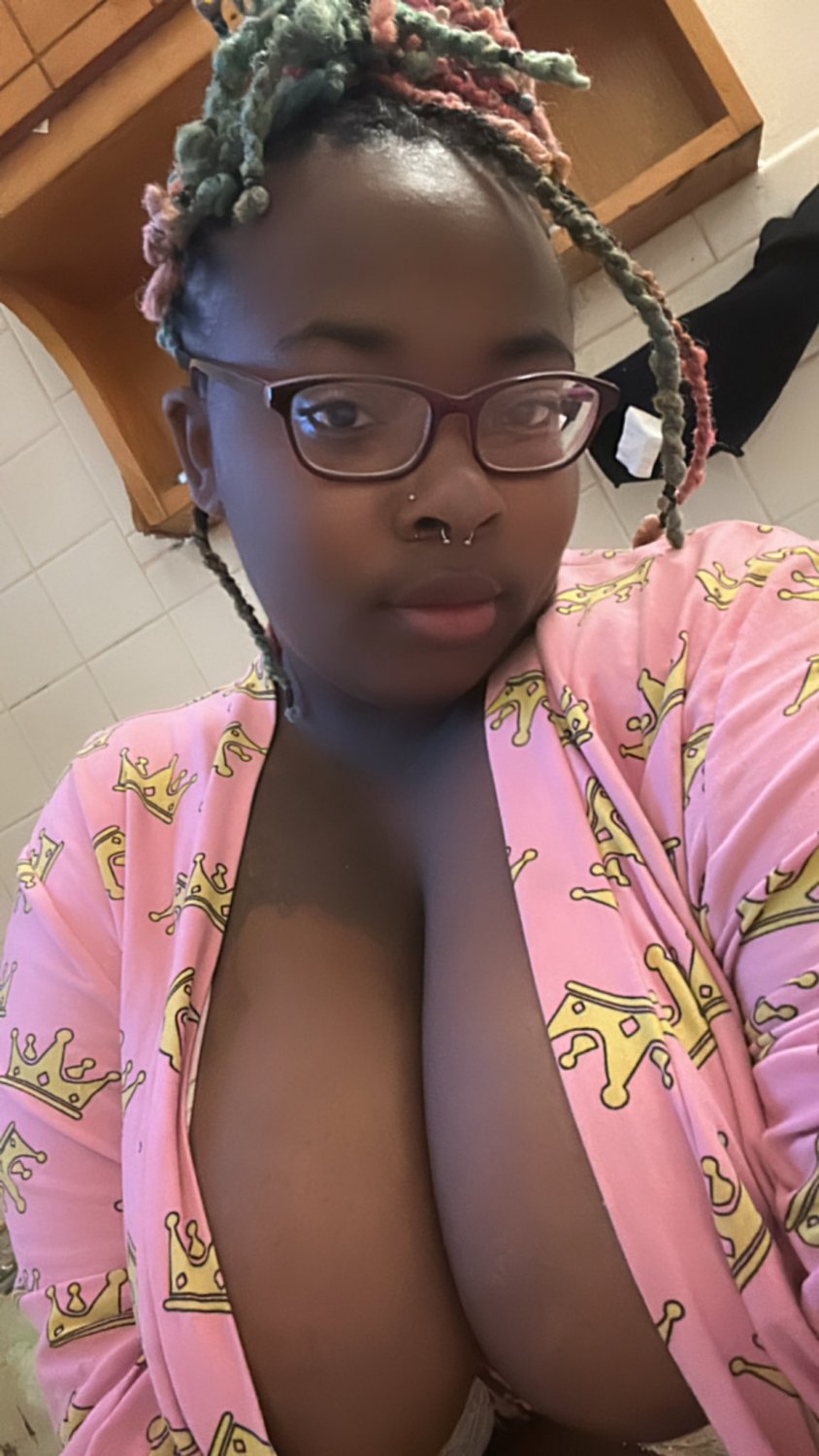 Huge Tits Ebony ( Katt ) #CVeGCrXl