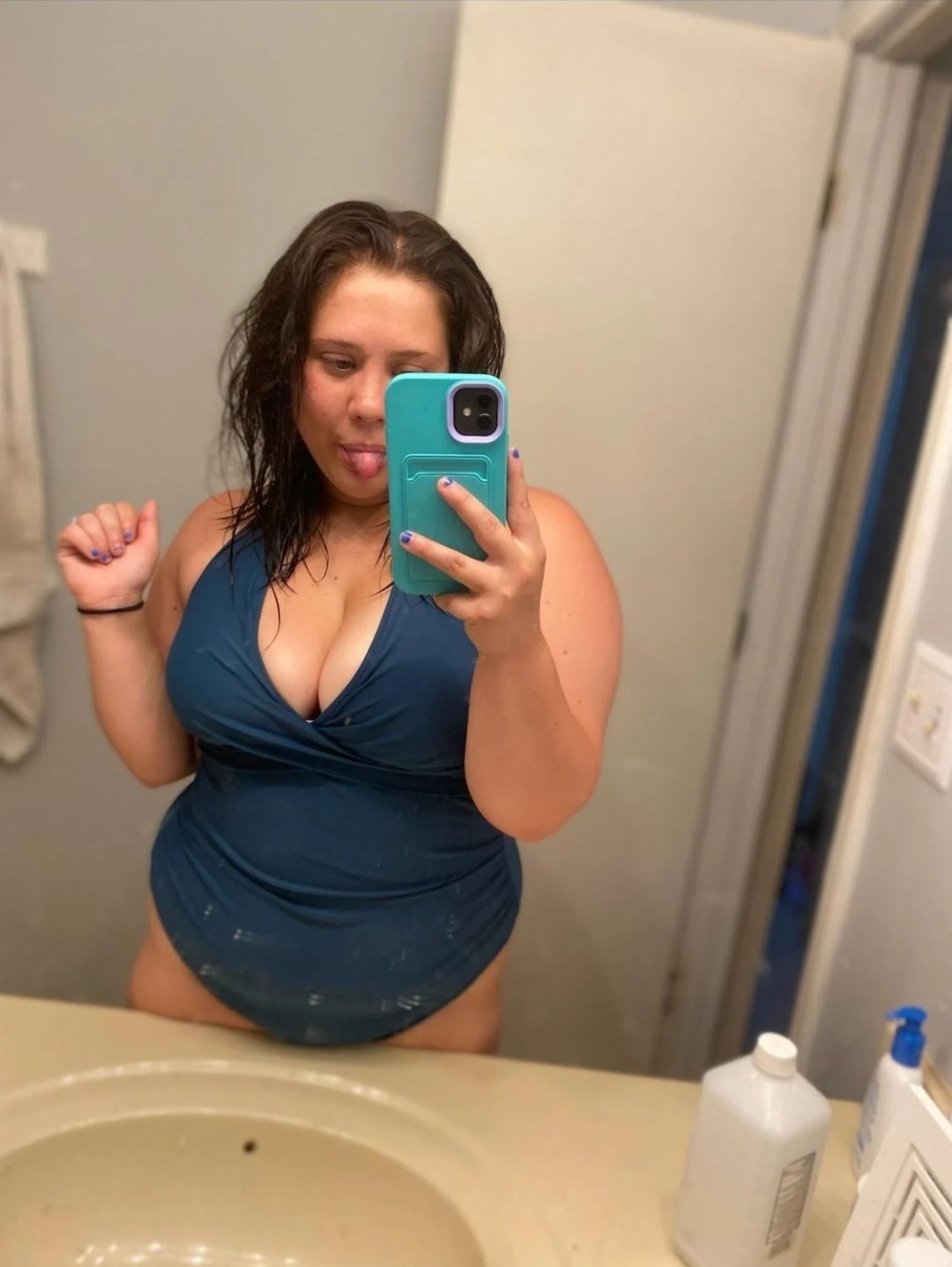 Repost this pawg slut #Lw0ZdH3J