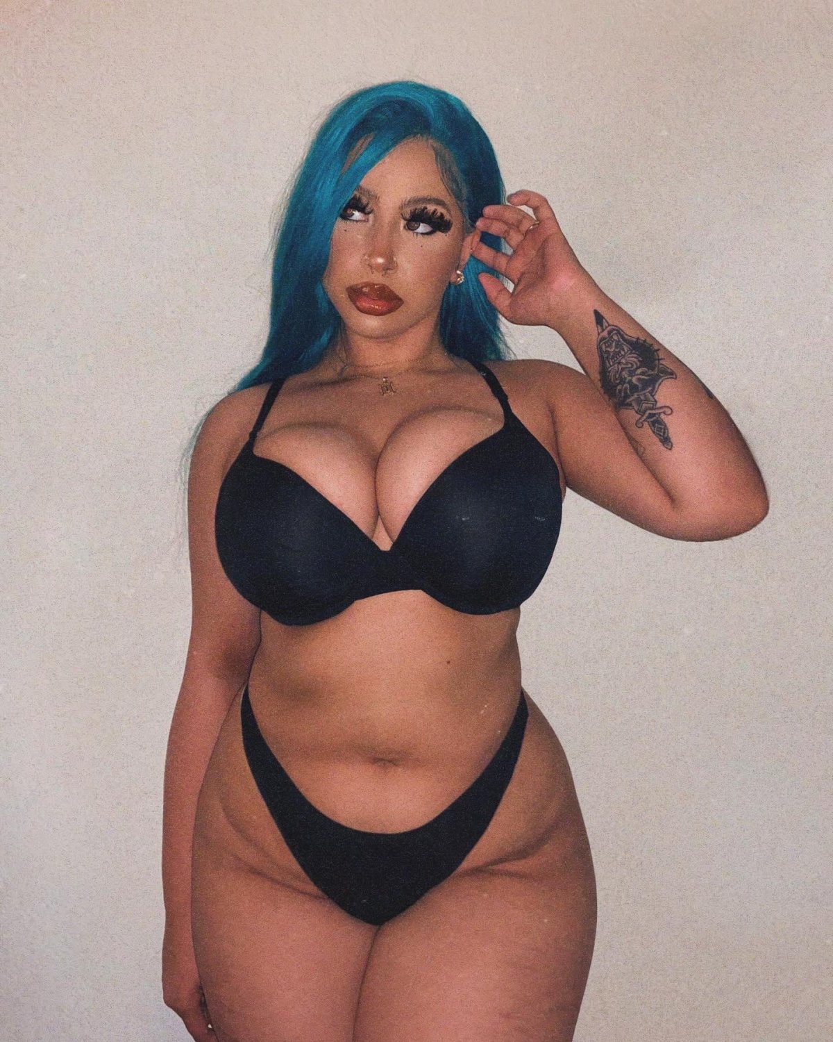 Curvy plump Latina baddie #iI7CSIP8