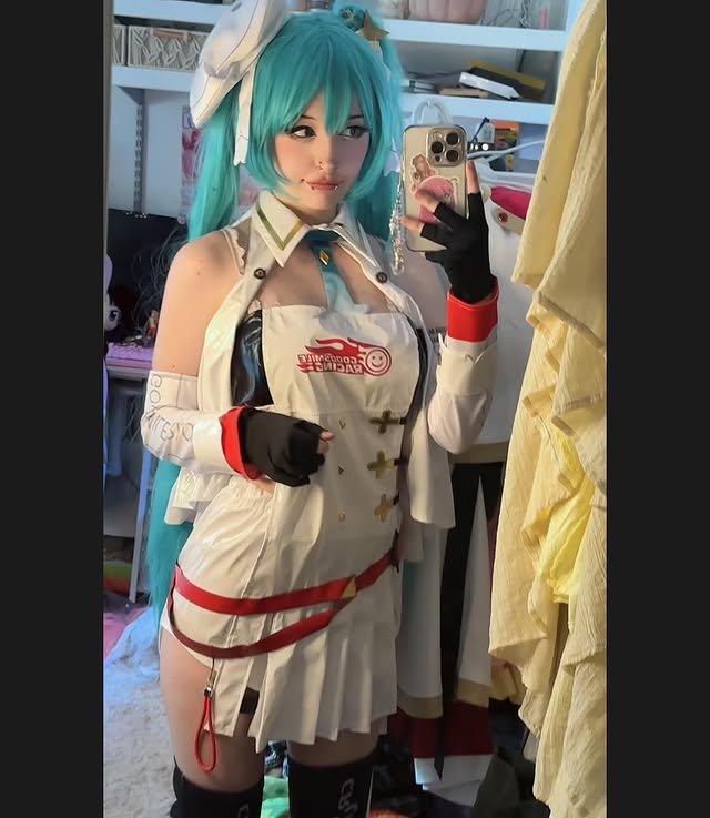 Slutty Miku Cosplay #3HqKSmGE