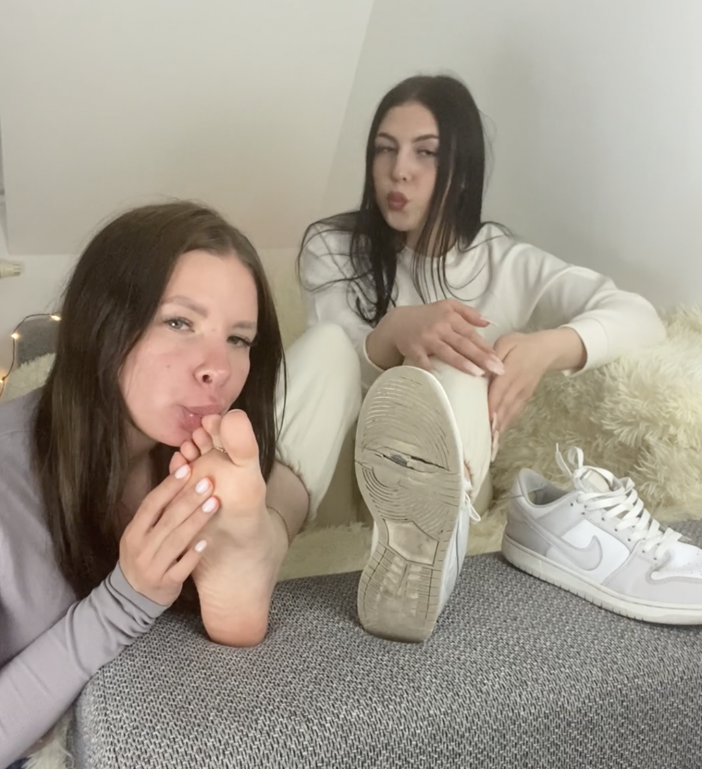 Lesbian Foot Worship 4 #chFROHSy