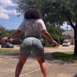 oh yea twerking out in the public she must wanna get piped down in public