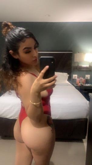 curly hair latina Escort In California #xHw18wpg