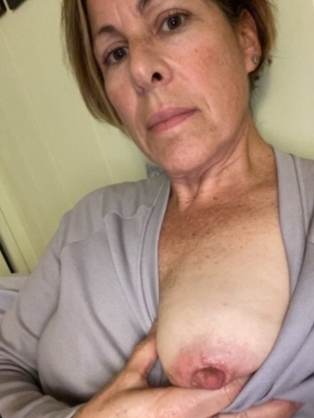 Sexy horny naughty Mormon milf HUGE NIPPLES!! #pMR7zfGo